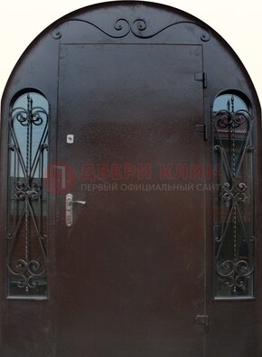 Арочная дверь со стеклом и ковкой ДА-16 под старину в Апрелевке