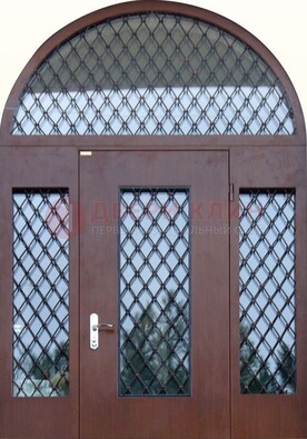 Крепкая стальная арочная дверь со стеклом и ковкой ДА-21 в Апрелевке