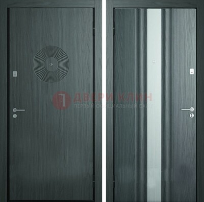 Темная железная дверь с МДФ и декоративной вставкой ДМ-25 в Смоленске