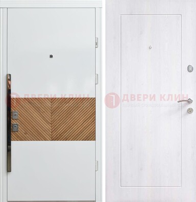 Белая железная дверь МДФ горизонтальной вставкой ДМ-265 в Апрелевке