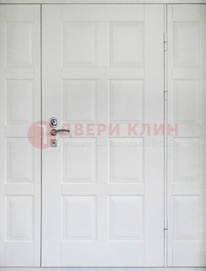 Белая входная дверь для коттеджа с МДФ ДМ-536 в Апрелевке