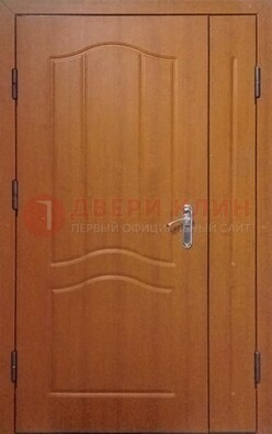 Коричневая двухстворчатая тамбурная дверь с МДФ ДМ-538 в Апрелевке