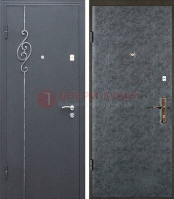 Серая стальная дверь с порошковым окрасом и ковкой ДП-109 в Саратове
