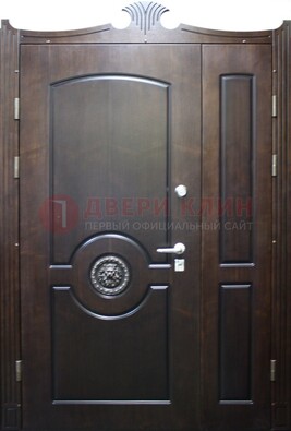 Коричневая парадная дверь с украшением ДПР-52 с утеплением в Апрелевке