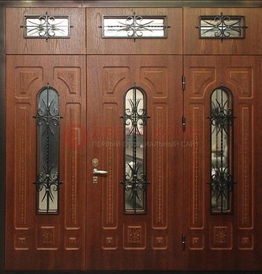 Парадная дверь с металлическими вставками и ковкой ДПР-72 в дом в Апрелевке