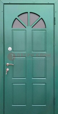 Зеленая стальная дверь со стеклом для дома ДС-28 в Апрелевке