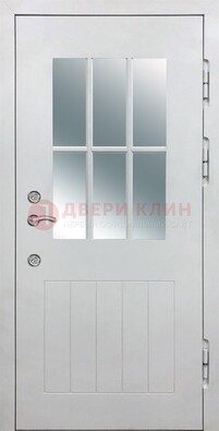 Белая уличная дверь со стеклом ДС-30 в Апрелевке
