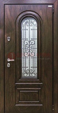 Темная филенчатая железная дверь со стеклом и ковкой ДСК-102 в Апрелевке