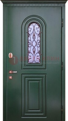 Темно-зеленая входная дверь со стеклом и ковкой ДСК-129 в Краснодаре