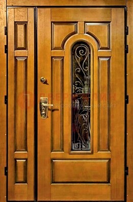 Распашная металлическая дверь со стеклом и ковкой для дома ДСК-152 в Апрелевке
