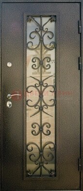 Входная дверь Дверь со стеклом и ковкой черного цвета ДСК-76 для веранды в Апрелевке