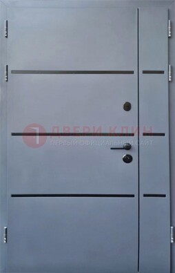 Серая металлическая тамбурная дверь с молдингами ДТМ-42 в Апрелевке