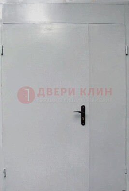 Белая металлическая тамбурная дверь ДТМ-5 в Апрелевке