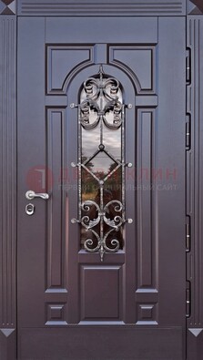 Темная уличная дверь с виноритом и стеклом с ковкой ДВТ-164 в Апрелевке