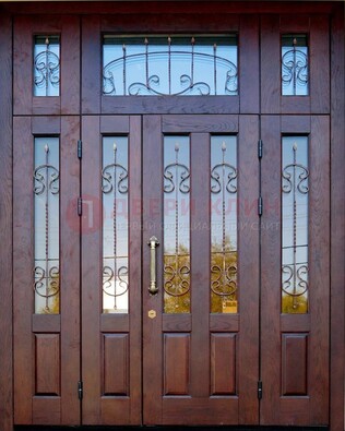 Коричневая парадная дверь с виноритом и ковкой ДВТ-168 в Апрелевке
