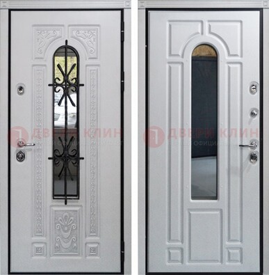 Белая стальная дверь с виноритом и ковкой снаружи ДВТ-197 в Апрелевке