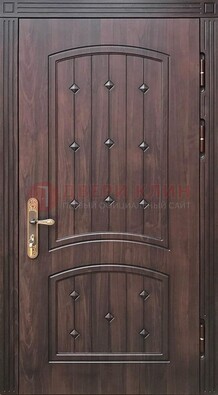 Коричневая уличная дверь с виноритом для дома ДВТ-235 в Апрелевке
