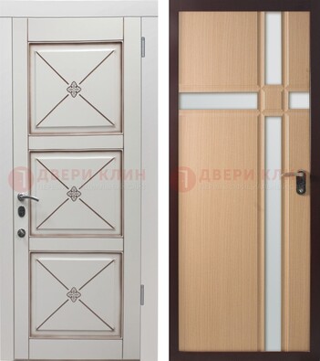 Белая уличная дверь с зеркальными вставками внутри ДЗ-94 в Апрелевке