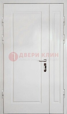 Полуторная металлическая дверь с МДФ в белом цвете ПЛ-24 в Апрелевке