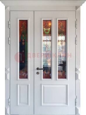 Белая полуторная металлическая дверь с витражом ВЖ-12 в Апрелевке