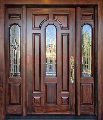 Железная классическая дверь с массивом дуба и витражом ВЖ-18 в Апрелевке