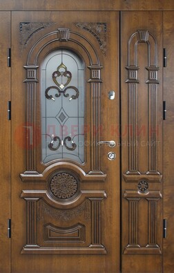 Коричневая двухстворчатая железная дверь с МДФ и витражом ВЖ-32 в Апрелевке